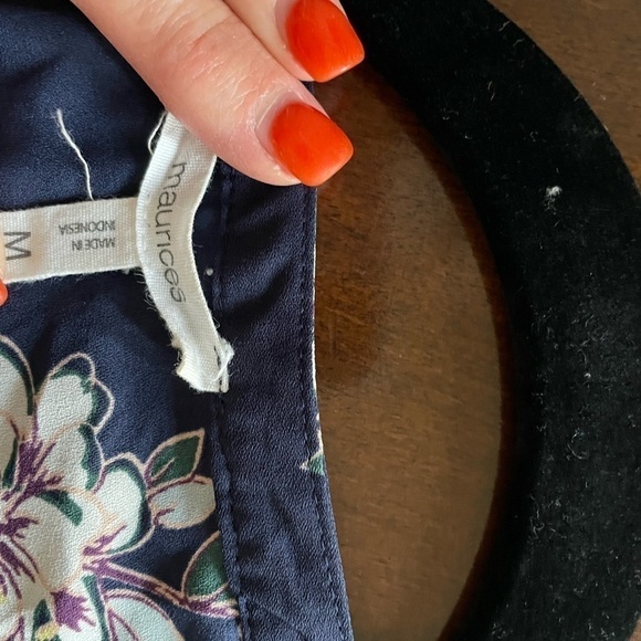 Maurice floral, sheer top size medium. - Picture 4 of 4